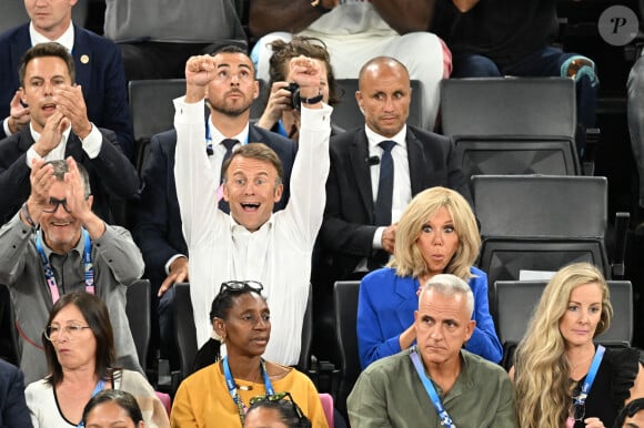 Ils se sont notmament rendus à Bercy pour voir la finale du tournoi olympique de basket-ball entre la France et les États-Unis
Le président de la République française Emmanuel Macron et la première dame, Brigitte Macron - Les célébrités assistent au match de basket féminin France - Etats-Unis (66-67) lors des Jeux Olympiques de Paris2024 (JO), le 11 août 2024. © Perusseau/ Jacovides / Bestimage 