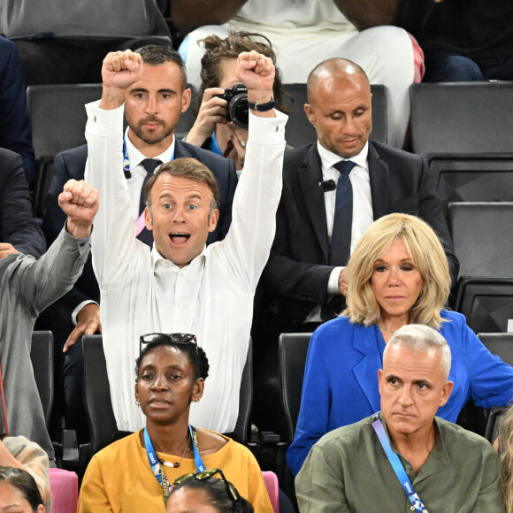 Le président de la République française Emmanuel Macron et la première dame, Brigitte Macron - Les célébrités assistent au match de basket féminin France - Etats-Unis (66-67) lors des Jeux Olympiques de Paris2024 (JO), le 11 août 2024. © Perusseau/ Jacovides / Bestimage 