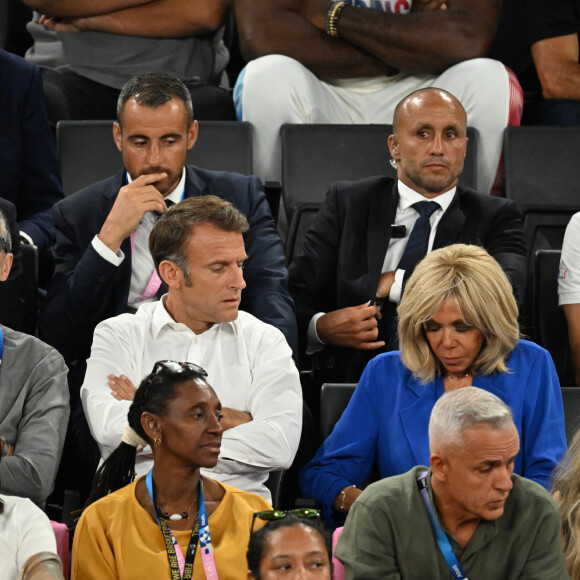 Le président de la République française Emmanuel Macron et la première dame, Brigitte Macron - Les célébrités assistent au match de basket féminin France - Etats-Unis (66-67) lors des Jeux Olympiques de Paris2024 (JO), le 11 août 2024. © Perusseau/ Jacovides / Bestimage