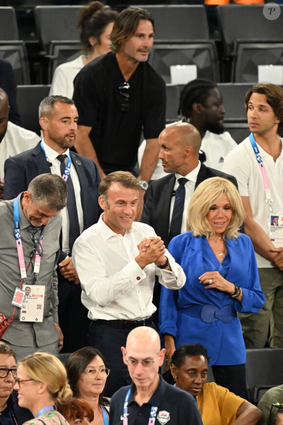 Le président de la République française Emmanuel Macron et la première dame, Brigitte Macron - Les célébrités assistent au match de basket féminin France - Etats-Unis (66-67) lors des Jeux Olympiques de Paris2024 (JO), le 11 août 2024. © Perusseau/ Jacovides / Bestimage 