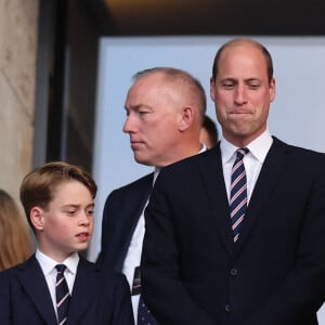 Le prince William avec son fils, le prince George de Galles, et le roi Felipe VI d'Espagne dans les tribunes lors de la finale de l'Euro 2024 à l'Olympiastadion à Berlin, le 14 juillet 2024.