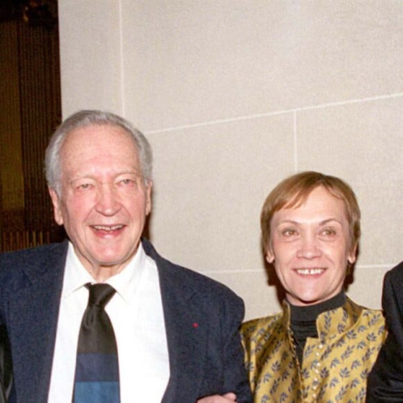 Patrice et Robert Laffont avec Anne Carrière, remise de la légion d'honneur à Paris