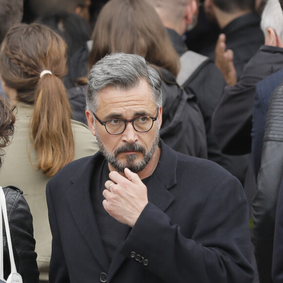 "C'est vraiment parce que je ne faisais plus rien à la télé. Je n'ai pas voulu fuir quoi que ce soit. Mais il fallait trouver un moyen de me réinventer", a-t-il expliqué à Télé 2 semaines
Olivier Minne - Obsèques de Christophe Michel (mari de JL Romero) au crématorium du cimetière du Père Lachaise à Paris le 6 juin 2018.