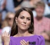 "La chimiothérapie peut causer de la rétention de fluide dans les mains, ce qui peut rendre les bagues serrées", ajoute l'oncologue
 
La princesse Catherine de Galles lors de la finale Hommes du tournoi de tennis de Wimbledon. Le 14 juillet 2024