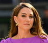 Kate Middleton sans bague de fiançailles, des raisons évoquées
 
Catherine (Kate) Middleton remet la coupe à Carlos Alcaraz après sa victoire face à Novak Djokovic en finale du tournoi de Wimbledon.