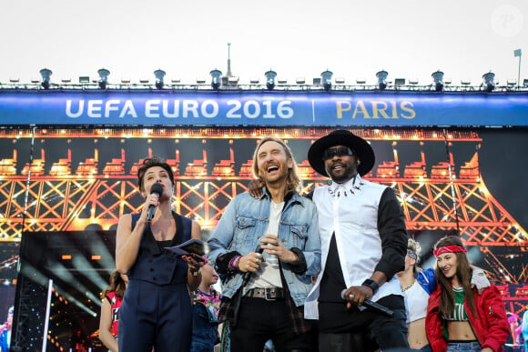 Exclusif - David Guetta, Alessandra Sublet, Will.I.am - Le Grand Show de David Guetta dans la fan-zone à la veille du 1er match de l'EURO 2016 sur le Champ-de-Mars, au pied de la Tour Eiffel à Paris le 9 juin 2016. © Cyril Moreau/Bestimage