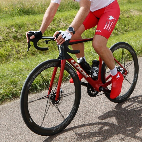 Exclusif - Paul Belmondo - Etape du coeur de l'association Mécénat Chirurgie Cardiaque "MCC" lors du Tour de France 2024 entre Nuits-Saint-Georges et Gevrey-Chambertin, France, le 5 juillet 2024 © Christophe Clovis/Bestimage