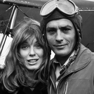 Le couple ne résistera pas. Alain et Nathalie divorcent en 1968.8 août 1960 - Lieu inconnu - Alain Delon, né le 8 novembre 1935, est un acteur français primé, devenu très célèbre à l'âge de 23 ans. Aain Delon et son épouse NATHALIE DELON. - Photo by Keystone Press Agency/Keystone USA via ZUMAPRESS.com /ABACAPRESS.COM