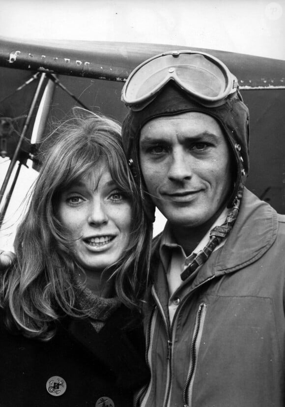 Le couple ne résistera pas. Alain et Nathalie divorcent en 1968.8 août 1960 - Lieu inconnu - Alain Delon, né le 8 novembre 1935, est un acteur français primé, devenu très célèbre à l'âge de 23 ans. Aain Delon et son épouse NATHALIE DELON. - Photo by Keystone Press Agency/Keystone USA via ZUMAPRESS.com /ABACAPRESS.COM