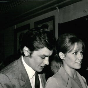 21 septembre 1967 - Alain Delon et sa femme Nathalie semblent s'être réconciliés à Bobino. Photo par Alamy/ABACAPRESS.COM