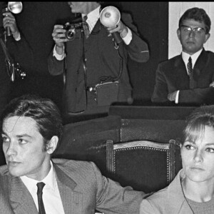 



Alain Delon et sa femme Nathalie au concert de Léo Ferré à Bobino.














