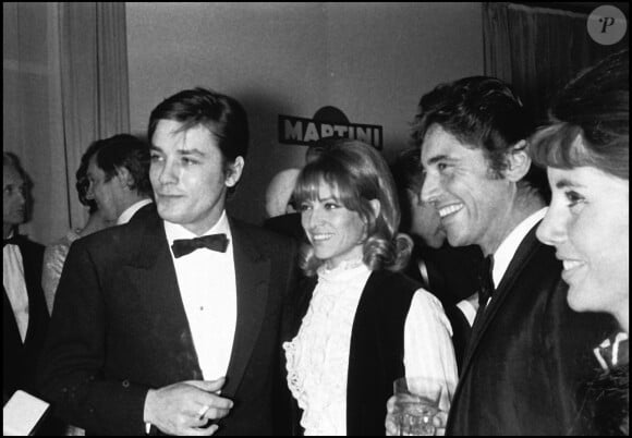 Info - (Décès de l’acteur Alain Delon, à l’âge de 88 ans, dans la nuit du 17 au 18 août 2024) - ARCHIVES - ALAIN DELON ET SA FEMME NATHALIE LORS DE LA 22EME NUIT DU CINEMA AU THEATRE MARIGNY EN 1967  