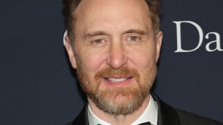 David Guetta à nouveau papa à 56 ans  : il pose avec son adorable bébé et sa jeune compagne Jessica à Ibiza