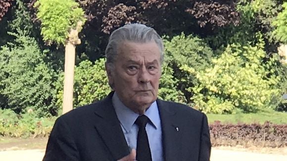 "Ce n'est pas le moment de parler de ça !" : Un journaliste de BFMTV recadré après la disparition d'Alain Delon (VIDEO)