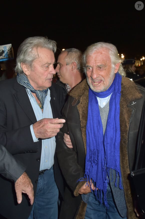 Alain Delon et Jean-Paul Belmondo - Jean-Paul Belmondo et Alain Delon, parrains de la grande roue de la Concorde, arrivent pour son inauguration, à Paris, France, le 17 novembre 2017. © Giancarlo Gorassini/Bestimage 