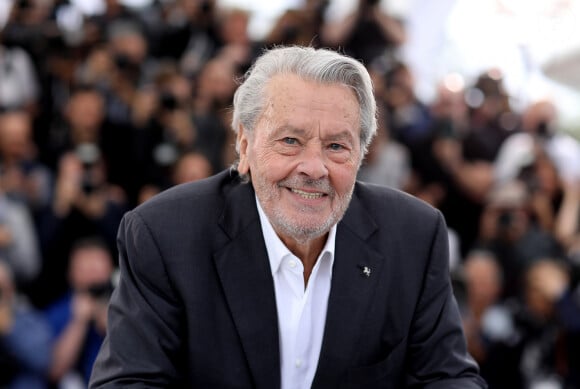 Photocall de la Palme d'or d'honneur à Alain Delon lors du 72ème Festival International du film de Cannes. Le 19 mai 2019 © Jacovides-Moreau / Bestimage 