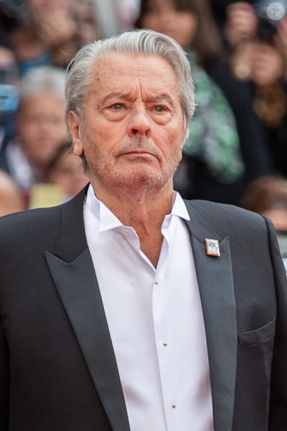 Alain Delon, Montée des marches du film "A Hidden Life" lors du 72ème Festival International du Film de Cannes. Le 19 mai 2019 © Borde / Bestimage 