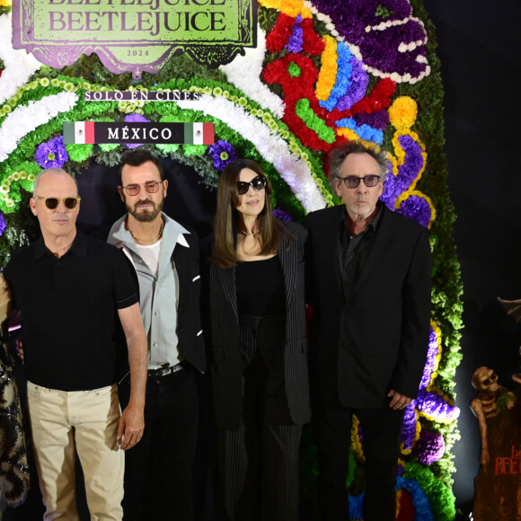 Jenna Ortega, Michael Keaton, Justin Theroux, Monica Bellucci et Tim Burton lors du photocall de Beetlejuice Beetlejuice à Mexico, le 13 août 2024.