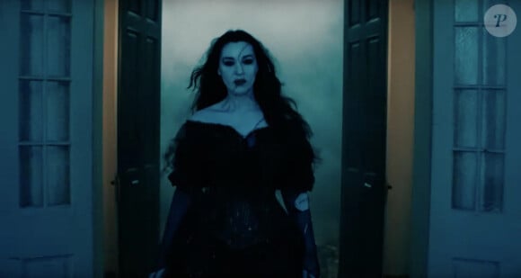 Monica Bellucci dans Beetlejuice Beetlejuice, réalisé par Tim Burton, son compagnon