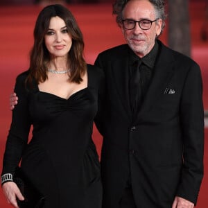  "Je suis touchée par l'artiste qu'il est et c'est une rencontre précieuse dans la vie. Tourner avec lui, c'était facile", a-t-elle confié
Monica Bellucci et Tim Burton à la première du film "Maria Callas, Lettres et Mémoires" lors du 18ème Rome International Film Festival, le 20 octobre 2023