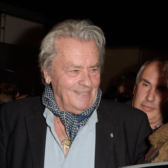 Alain Delon et Jean-Paul Belmondo - Jean-Paul Belmondo et Alain Delon, parrains de la grande roue de la Concorde, arrivent pour son inauguration, à Paris, France, le 17 novembre 2017. © Coadic Guirec/Bestimage 