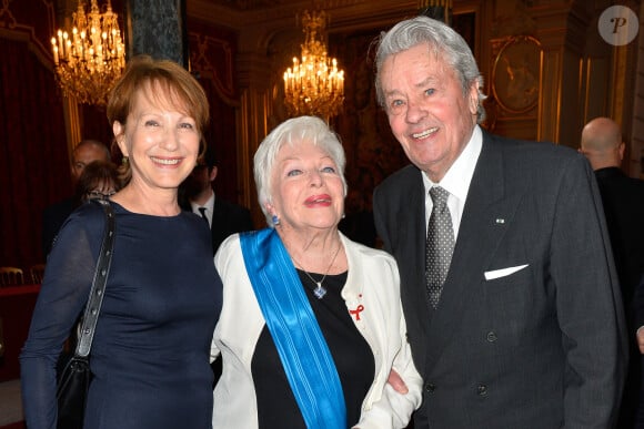 Exclusif - Nathalie Baye, Line Renaud et Alain Delon lors de l'élévation de L. Renaud au rang de grand-croix de l'ordre national du Mérite, au Palais de l'Elysée à Paris, le 23 mars 2017. © Guirec Coadic/Bestimage 