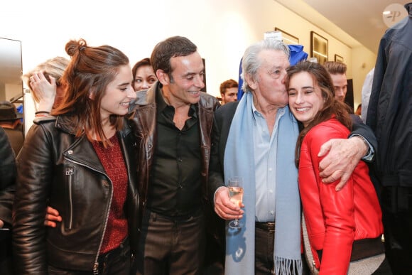 Exclusif - Alain Delon avec ses petites filles Loup et Liv et son fils Anthony Delon - Lancement de la marque de vêtements de cuir "Anthony Delon 1985" chez Montaigne Market à Paris. Le 7 mars 2017 © Philippe Doignon / Bestimage 