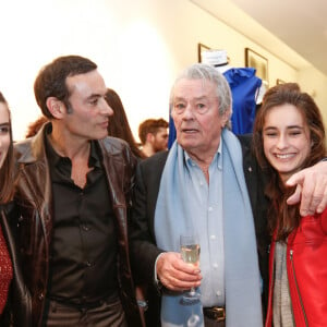 Exclusif - Alain Delon avec ses petites filles Loup et Liv et son fils Anthony Delon - Lancement de la marque de vêtements de cuir "Anthony Delon 1985" chez Montaigne Market à Paris. Le 7 mars 2017 © Philippe Doignon / Bestimage 