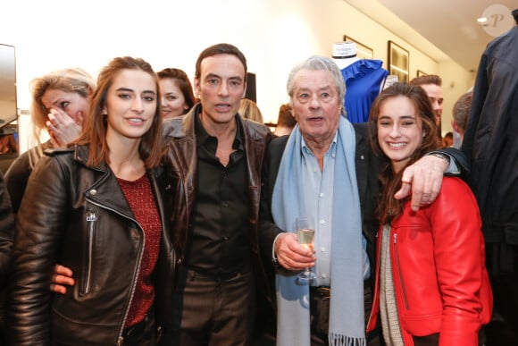 Exclusif - Alain Delon avec ses petites filles Loup et Liv et son fils Anthony Delon - Lancement de la marque de vêtements de cuir "Anthony Delon 1985" chez Montaigne Market à Paris. Le 7 mars 2017 © Philippe Doignon / Bestimage 