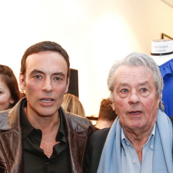 Exclusif - Alain Delon avec ses petites filles Loup et Liv et son fils Anthony Delon - Lancement de la marque de vêtements de cuir "Anthony Delon 1985" chez Montaigne Market à Paris. Le 7 mars 2017 © Philippe Doignon / Bestimage 