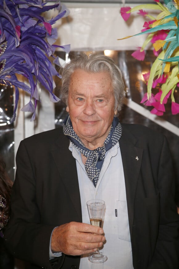 Exclusif - Alain Delon - Célébrités lors de l'inauguration de la grande roue de Paris, France, le 17 novembre 2017. © Christophe Aubert/Bestimage