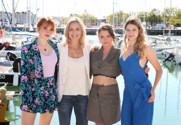 Claire Romain, Catherine Marchal, Axelle Dodier et Florence Coste au photocall de la série "Ici tout commence" lors de la 24ème édition du Festival de la Fiction TV de La Rochelle, France, le 17 septembre 2022. © Patrick Bernard/Bestimage