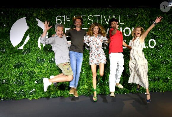 Fabrice Deville, Hubert Benhamdine, Marie-Gaëlle Cals, Folco Marchi et Nadia Fossier - Photocall de la série télé "Un si grand soleil" du 61ème Festival de Télévision de Monte Carlo au Grimaldi Forum, le 19 juin 2022. © Bruno Bebert/Bestimage