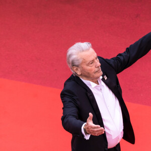 Alain Delon (Palme d'Or d'Honneur du 72ème festival de Cannes) - Montée des marches du film "A Hidden Life" lors du 72ème Festival International du Film de Cannes. Le 19 mai 2019 © Borde / Jacovides / Moreau / Bestimage 