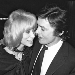 Dans les années 1970, les amoureux on craqué pour un lieu unique, l'hôtel particulier de Boisgelin, situé à Aix-en-Provence.
Alain Delon et Mireille Darc