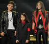 Si ses trois enfants, Prince, Blanket et Paris s'entendent à peu près...(De gauche à droite) Prince, Blanket et Paris, les enfants de Michael Jackson, lors du concert hommage à Michael Forever au Millennium Stadium, Cardiff, Royaume-Uni, samedi 8 octobre 2011. Photo par Tim Ireland/PA Wire/ABACAPRESS.COM