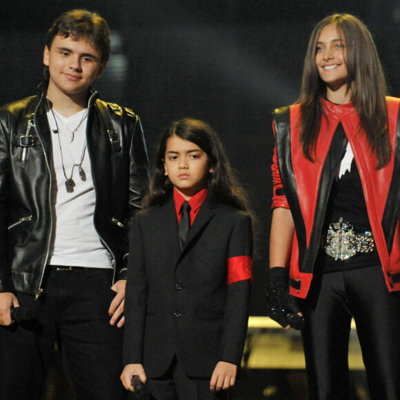 Si ses trois enfants, Prince, Blanket et Paris s'entendent à peu près...(De gauche à droite) Prince, Blanket et Paris, les enfants de Michael Jackson, lors du concert hommage à Michael Forever au Millennium Stadium, Cardiff, Royaume-Uni, samedi 8 octobre 2011. Photo par Tim Ireland/PA Wire/ABACAPRESS.COM