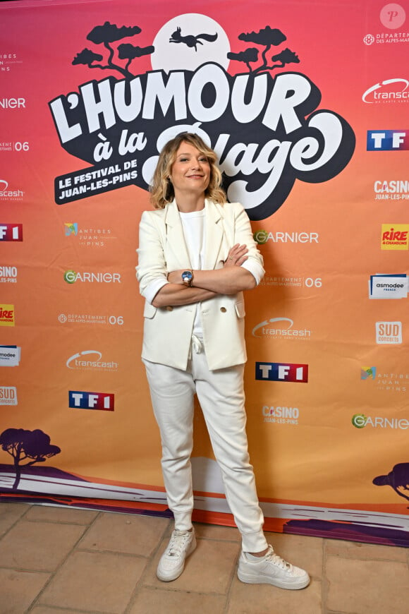 Exclusif - Caroline Vigneaux - Rendez-vous et backstage lors de l'enregistrement de l'émission "L'humour à la plage" pour le 1er festival de Juan les Pins à la pinède Gould le 4 juillet 2024. © Bruno Bebert / JR Santini / Bestimage