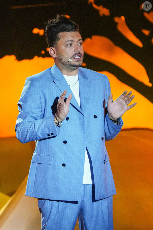 Exclusif - Kev Adams - Premier jour de l'enregistrement de l'émission "L'humour à la plage" pour le 1er festival de Juan les Pins à la pinède Gould le 4 juillet 2024. © JR Santini / Bruno Bebert / Bestimage