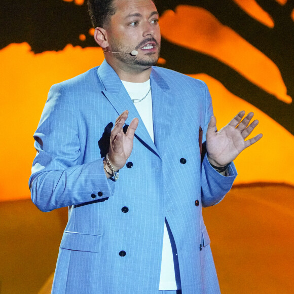 Exclusif - Kev Adams - Premier jour de l'enregistrement de l'émission "L'humour à la plage" pour le 1er festival de Juan les Pins à la pinède Gould le 4 juillet 2024. © JR Santini / Bruno Bebert / Bestimage