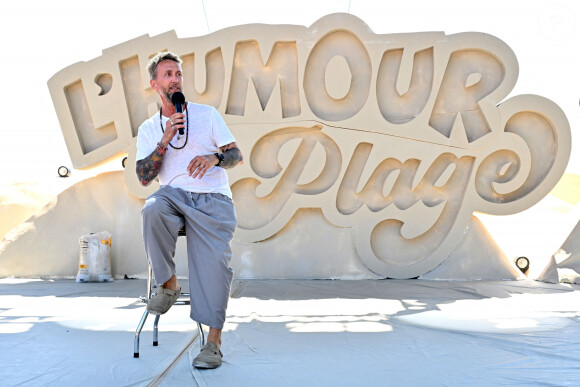 Exclusif - Philippe Caverivière durant la répétition de l'enregistrement de l'émission de télévision L'Humour à la Plage, le 1er Festival de Juan Les Pins à la Pinède Gould, le 4 juillet 2024. Deux soirées diffusées sur TF1. © Bruno Bebert / JR Santini / Bestimage