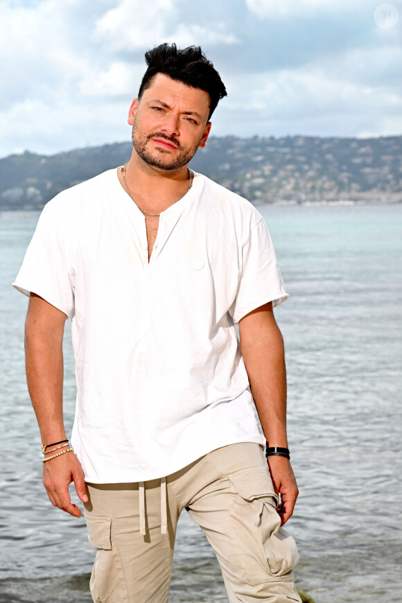 Exclusif - Kev Adams - Backstage et rendez-vous jour 2 - Enregistrement de l'émission "L'humour à la plage" pour le 1er festival de Juan les Pins à la pinède Gould le 5 juillet 2024. © Bruno Bebert / JR Santini / Bestimage