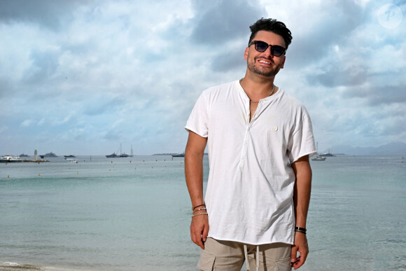 Exclusif - Kev Adams - Backstage et rendez-vous jour 2 - Enregistrement de l'émission "L'humour à la plage" pour le 1er festival de Juan les Pins à la pinède Gould le 5 juillet 2024. © Bruno Bebert / JR Santini / Bestimage