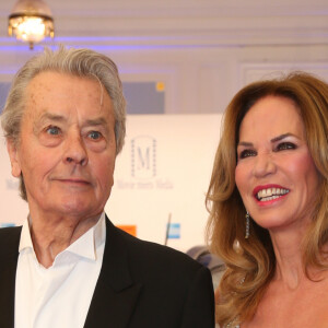 Alain Delon et Rosalie van Breemen - Soirée "Movie meets Media" à l'hôtel Atlantic Kempinski à Hambourg. le 30 novembre 2015 