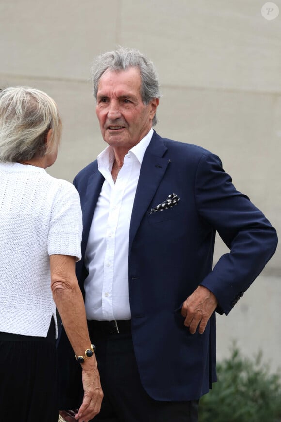 Jean-Jacques Bourdin - Obsèques de P.Laffont dans la salle de la Coupole du cimetière du Père-Lachaise à Paris, le 23 août 2024. L'animateur de télévision est décédé le 7 août 2024 à l'âge de 84 ans. © Dominique Jacovides / Bestimage