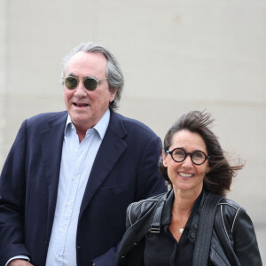 Philippe Lavil, Alexia Laroche-Joubert - Obsèques de P.Laffont dans la salle de la Coupole du cimetière du Père-Lachaise à Paris, le 23 août 2024. L'animateur de télévision est décédé le 7 août 2024 à l'âge de 84 ans. © Dominique Jacovides / Bestimage