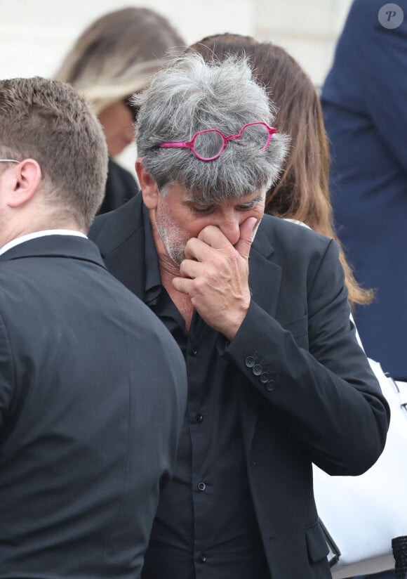 Tex - Sortie des obsèques de P.Laffont dans la salle de la Coupole du cimetière du Père-Lachaise à Paris, le 23 août 2024. L'animateur de télévision est décédé le 7 août 2024 à l'âge de 84 ans. © Dominique Jacovides / Bestimage  