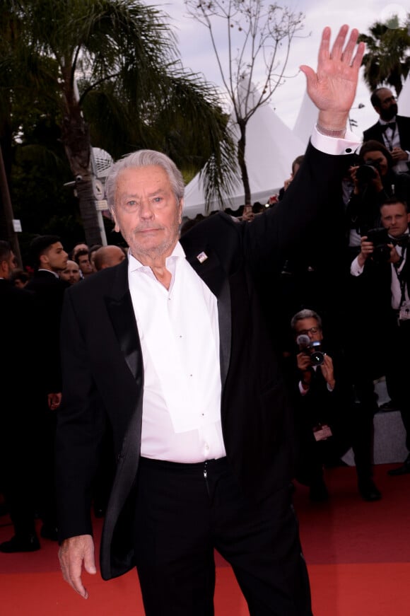 Alain Delon (Palme d'Or d'Honneur du 72ème festival de Cannes) - Montée des marches du film "A Hidden Life" lors du 72ème Festival International du Film de Cannes. Le 19 mai 2019 © Rachid Bellak/ Bestimage 