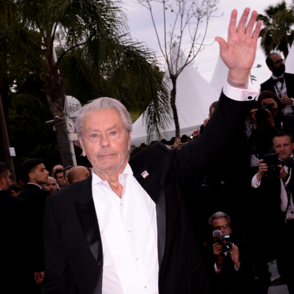 Alain Delon (Palme d'Or d'Honneur du 72ème festival de Cannes) - Montée des marches du film "A Hidden Life" lors du 72ème Festival International du Film de Cannes. Le 19 mai 2019 © Rachid Bellak/ Bestimage 