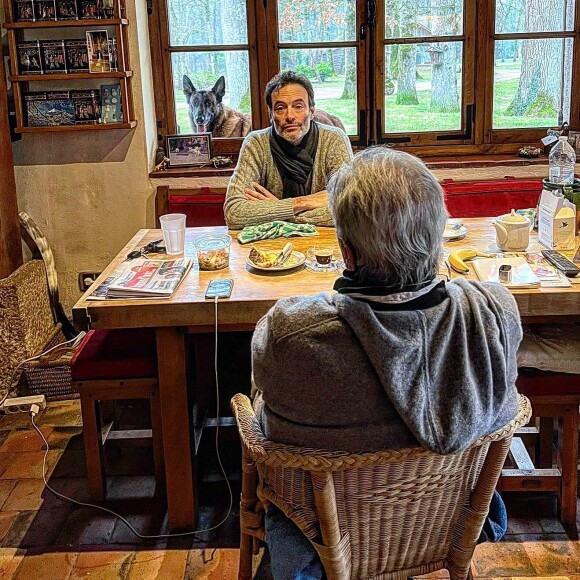 Photo d'Anthony Delon avec son père Alain Delon et son chien Loubo.